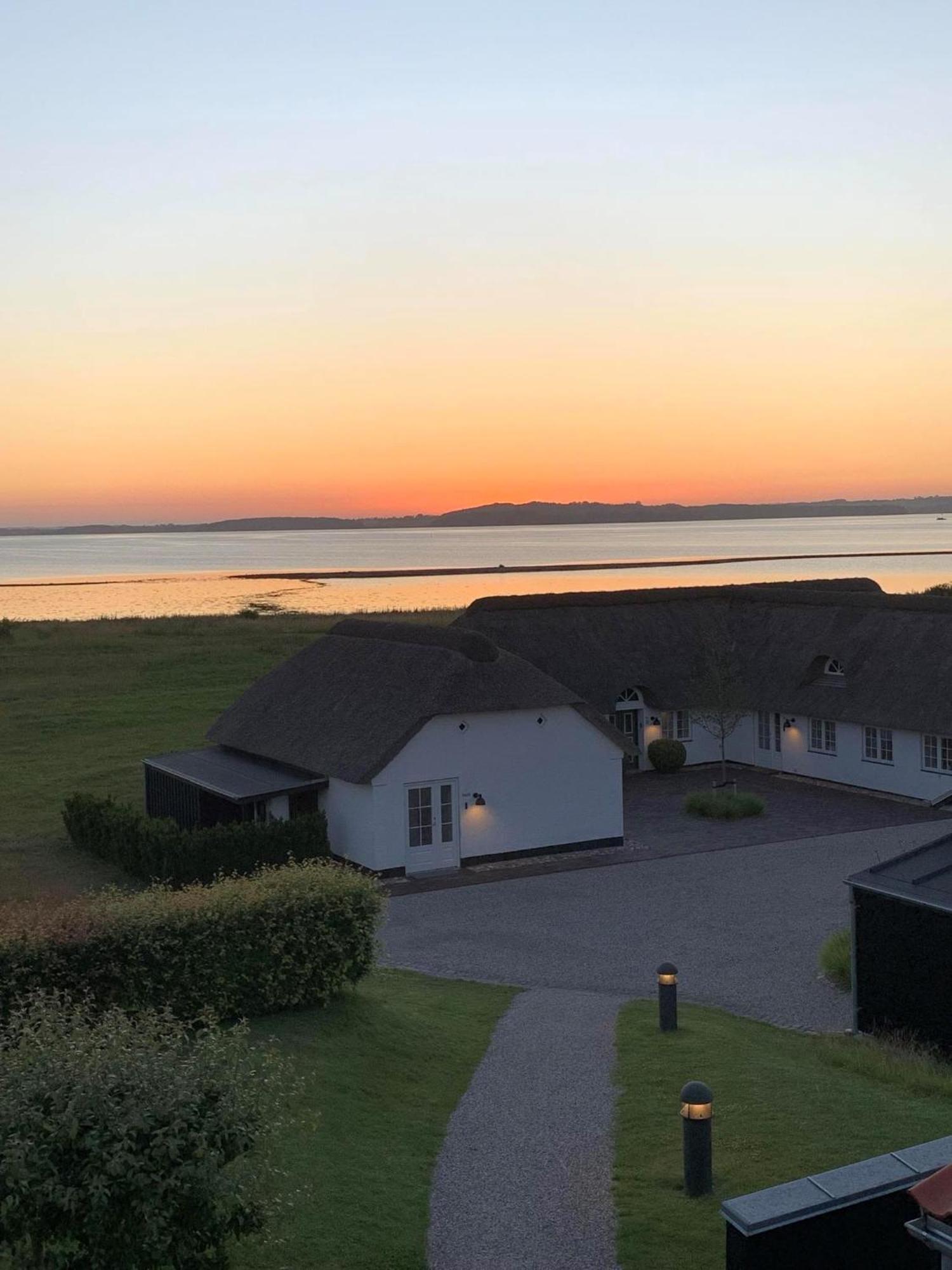 Borre Knob Fjordhotel Juelsminde  Buitenkant foto